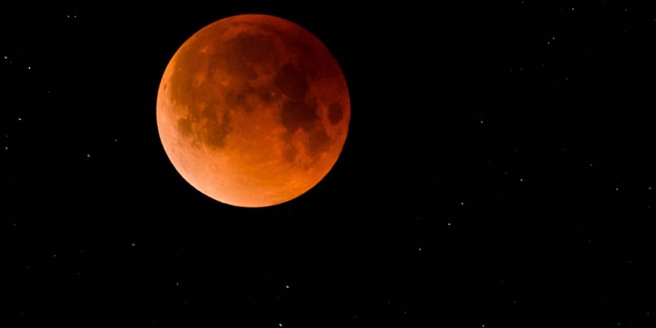 Osoyoos photographer Lori Jantz captures Super Blue Blood Full Moon