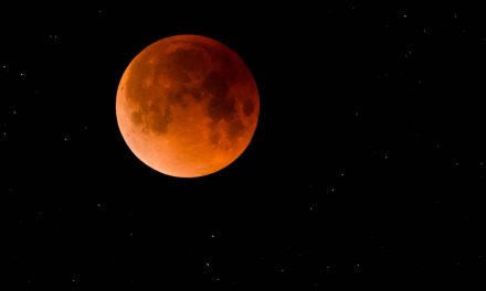 Osoyoos photographer Lori Jantz captures Super Blue Blood Full Moon