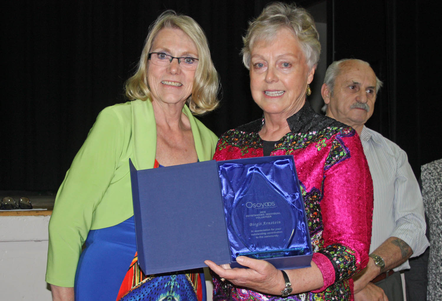 Town of Osoyoos Mayor Sue McKortoff presented the Osoyoos Volunteer of The Year Award to Birgit Arnstein during the annual Osoyoos Volunteer Appreciation Awards banquet held this past Saturday afternoon at the Sonora Community Centre. (Keith Lacey photo)