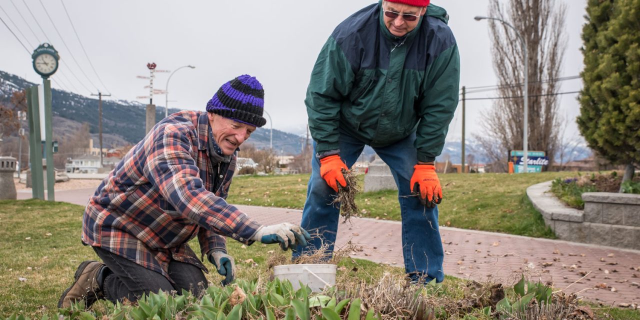 Volunteers clean up Pioneer Walkway