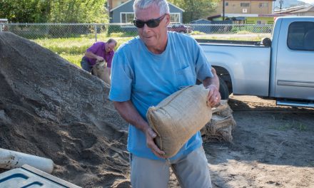 Residents fill sandbags as lake level rises sharply