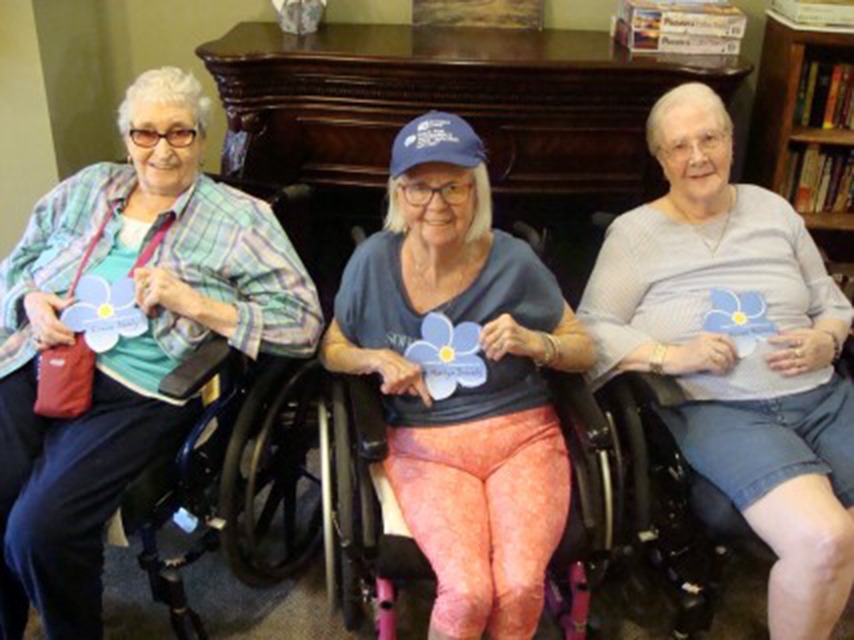 Mariposa Gardens residents join in fight against Alzheimer’s and walk at Pioneer Park