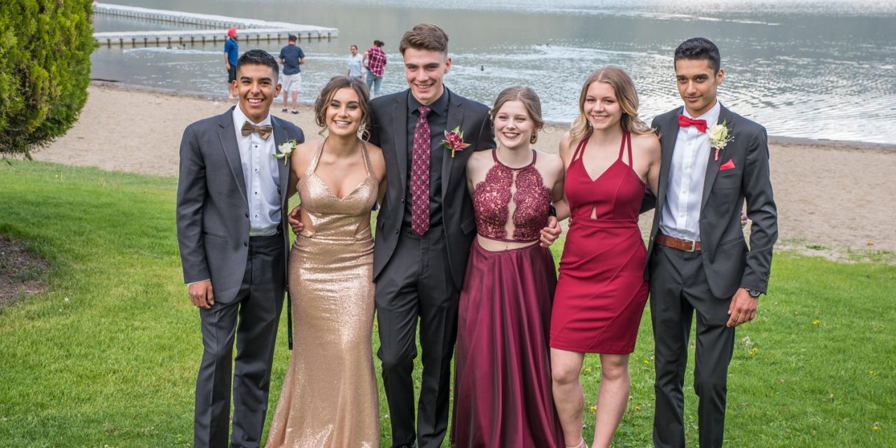 OSS dresses up for their prom