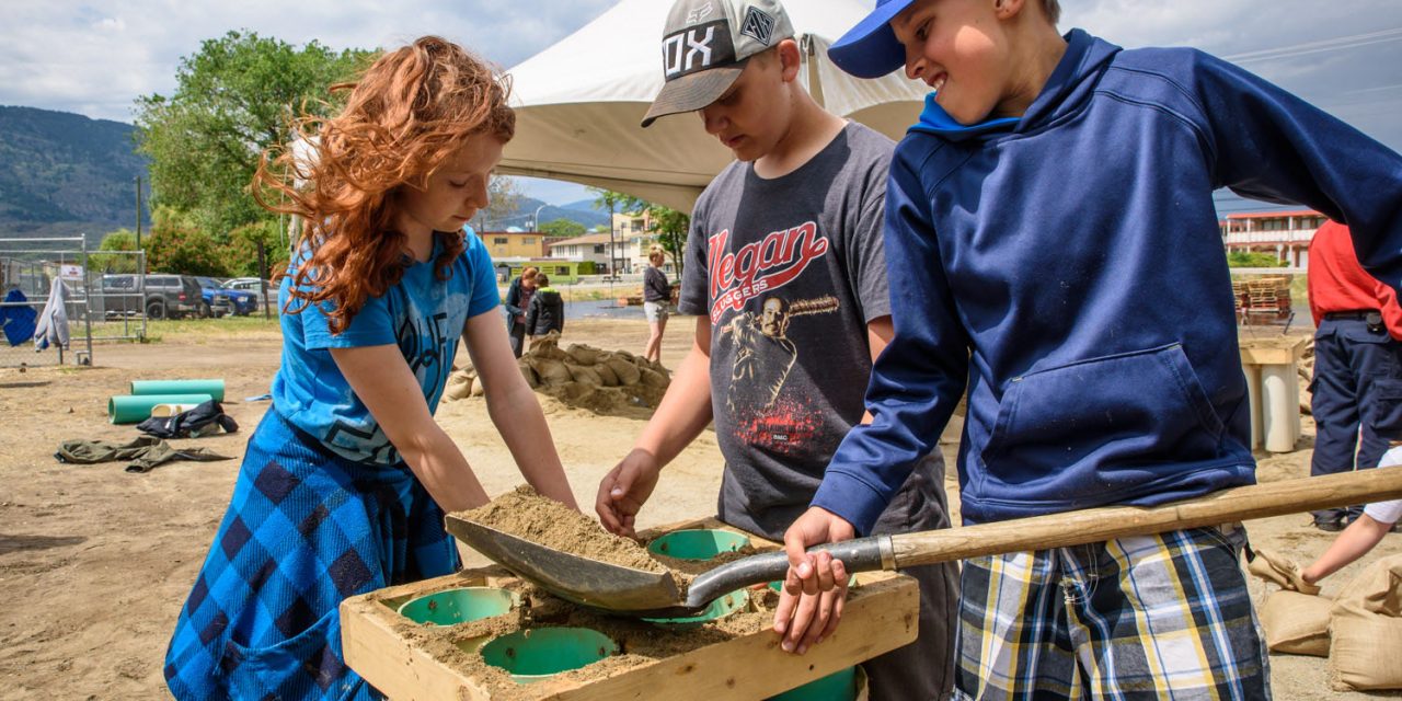 Osoyoos Elementary Grade 6 students pitch in to fill sandbags