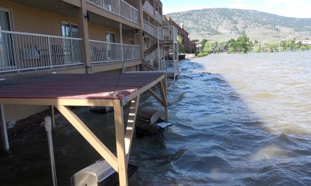 VIDEO: Flood peaks and plateaus on Friday and Saturday – we visit problem areas both days