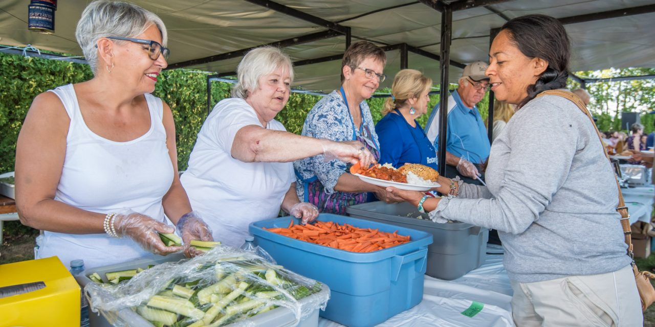 Baptist church serves dinner for 850