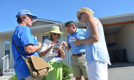 Ontario MP helps Konanz knock on doors