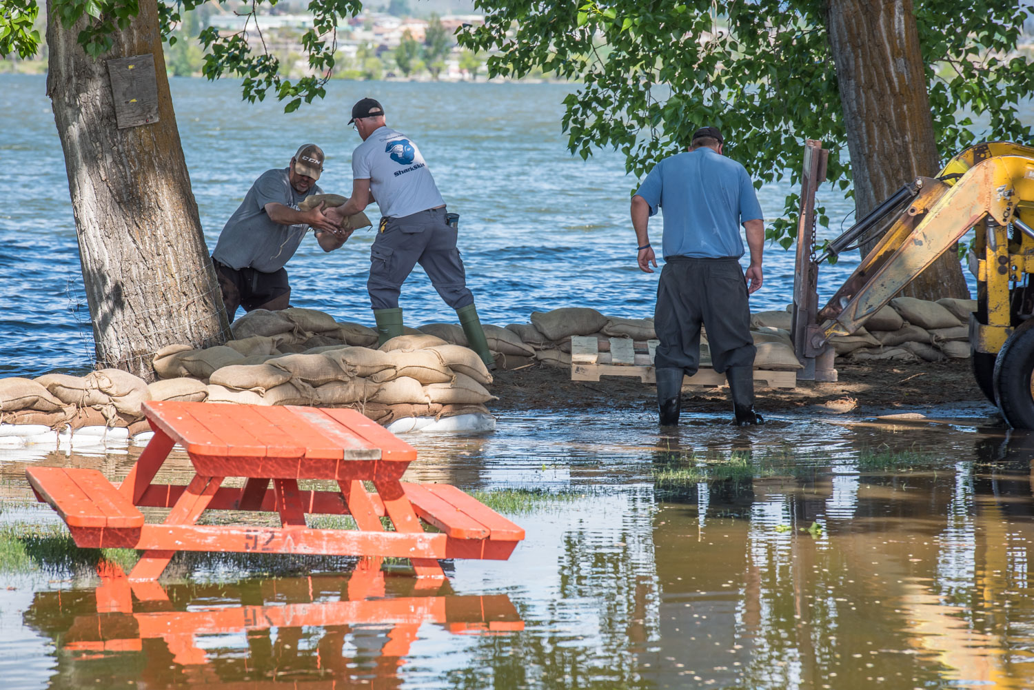 Osoyoos Lake Recedes But Hot Weather May Bring More Floods Timeschronicle Ca