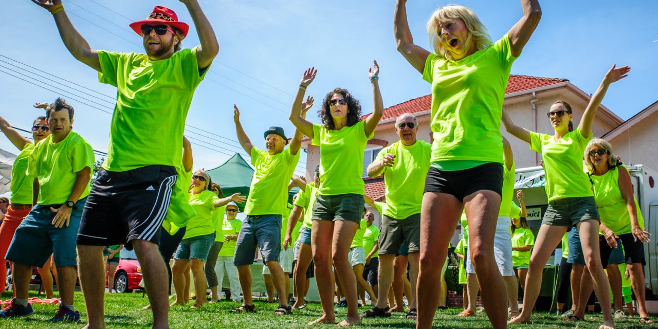 Flash mob of dancers surprises shoppers at Market on Main