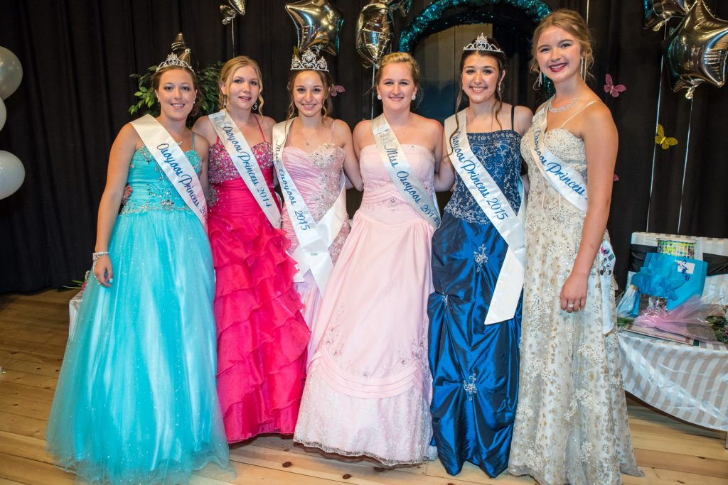 Incoming and outgoing Osoyoos Royalty pose for photos. From left are Princess Bailey Toepfer, former Princess Amara Leeson, Miss Osoyoos Emma Fernandes, former Miss Osoyoos Teagen Aspell, Princess Tianna Morgan and former Princess Ali Hutter. (Richard McGuire photo)