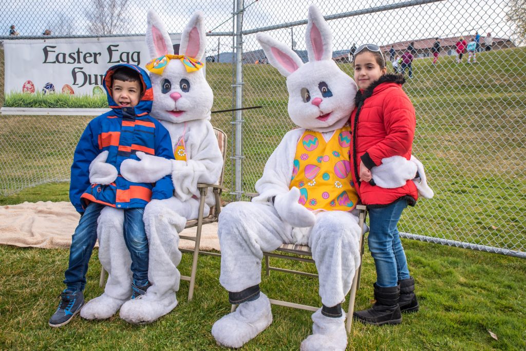 Samer (left) and Fatima Tabanjat meet with two Easter bunnies in their first Canadian Easter. The children and their parents came to Osoyoos in January after the family was forced to leave war-torn Syria. (Richard McGuire photo)