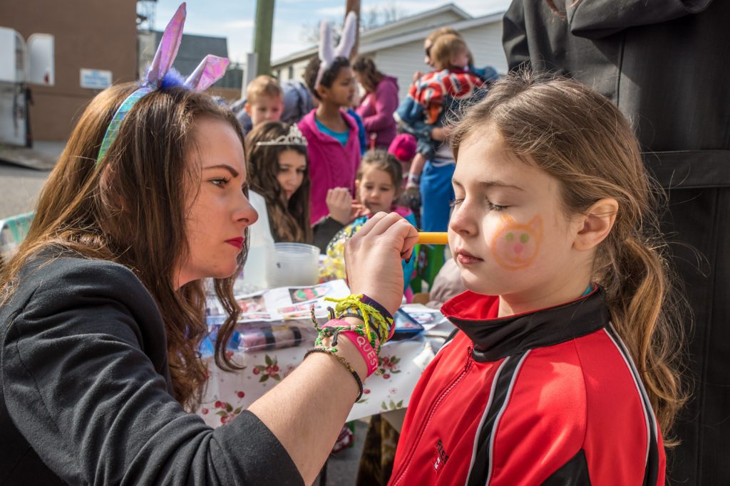 Nerys Stuart, 10, of Osoyoos, gets her face painted by Taryn Aspell. (Richard McGuire photo)