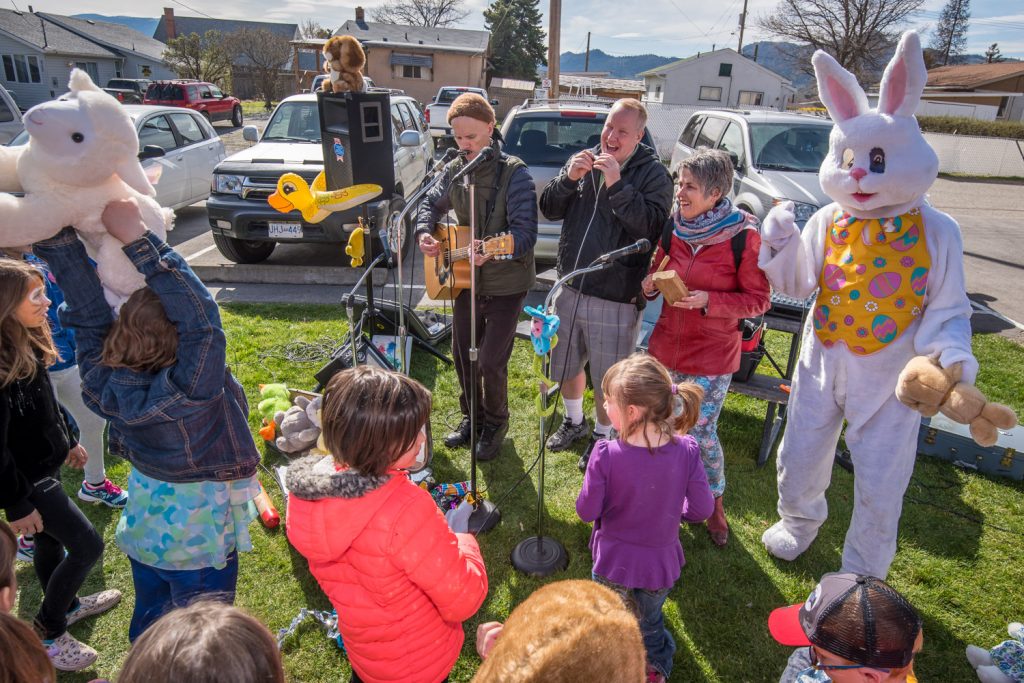 Singer Mat Duffus brought members of the audience, including the Easter Bunny, up to jam with him. (Richard McGuire photo)