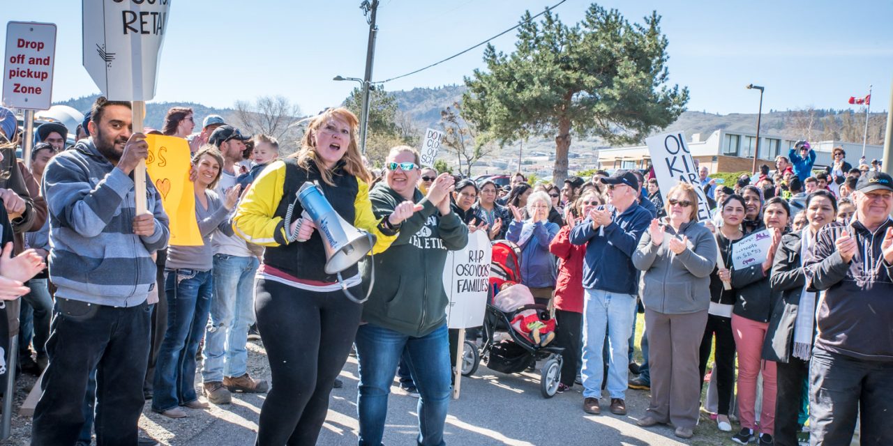 Crowd of hundreds sends strong message against school closures