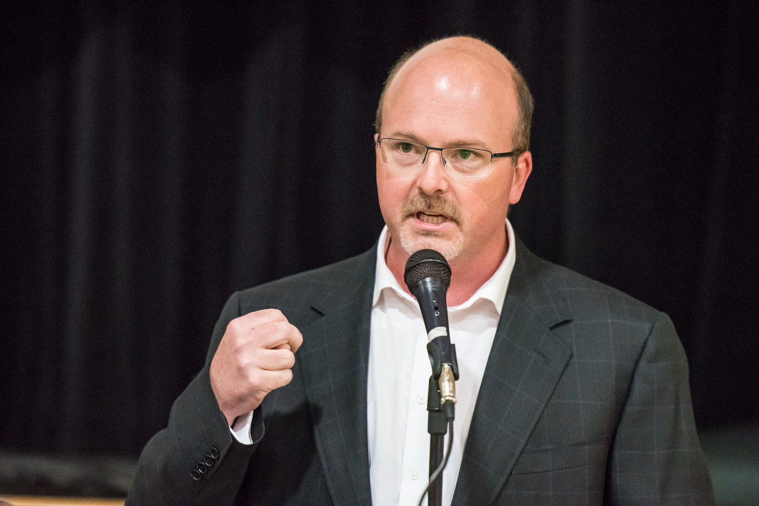 Dr. Jason Bartsch, spokesperson for the Osoyoos Community School Committee, explains what his committee is considering for an independent community school in Osoyoos. (Richard McGuire photo)