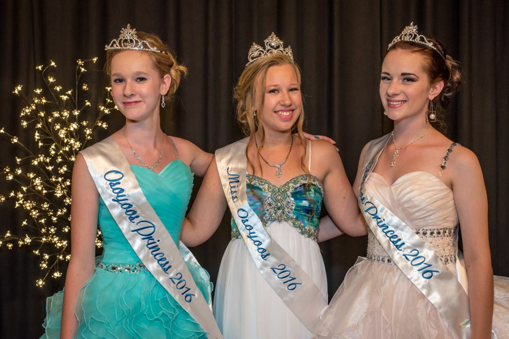 The new Osoyoos Royalty were crowned Thursday night at their pageant. Emmaleigh Diwell (centre), Miss Elks Lodge, was named Miss Osoyoos. Laura Devries (left), Miss Osoyoos Credit Union, was chosen as a princess and Taryn Aspell, Miss Cascade Stucco, was chosen as the other princess. (Richard McGuire photo)