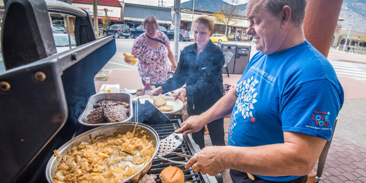 Shoppers Drug Mart holds BBQ for Hospice