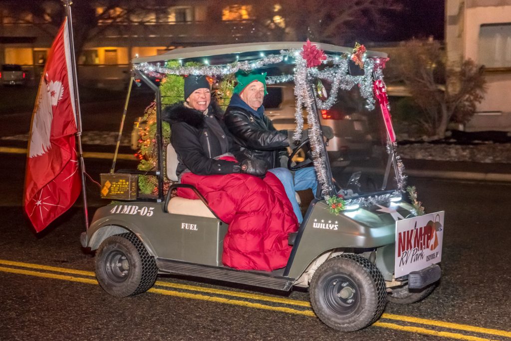As in previous years, snowbirds from Nk'Mip RV Park had a strong presence in the Santa Parade. (Richard McGuire photo)