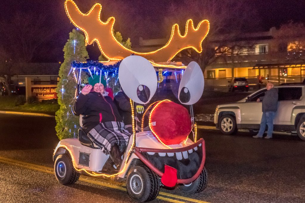As in previous years, snowbirds from Nk'Mip RV Park had a strong presence in the Santa Parade. (Richard McGuire photo)