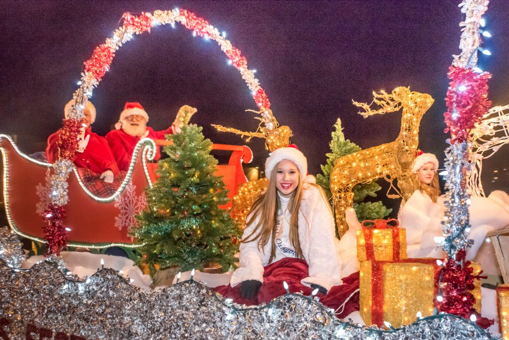 Miss Osoyoos Emmaleigh Diwell and Princess Laura Devries rode at the front of the Osoyoos Festival Society float. Behind them in the sleigh were Santa and Mrs. Claus. (Richard McGuire photo)