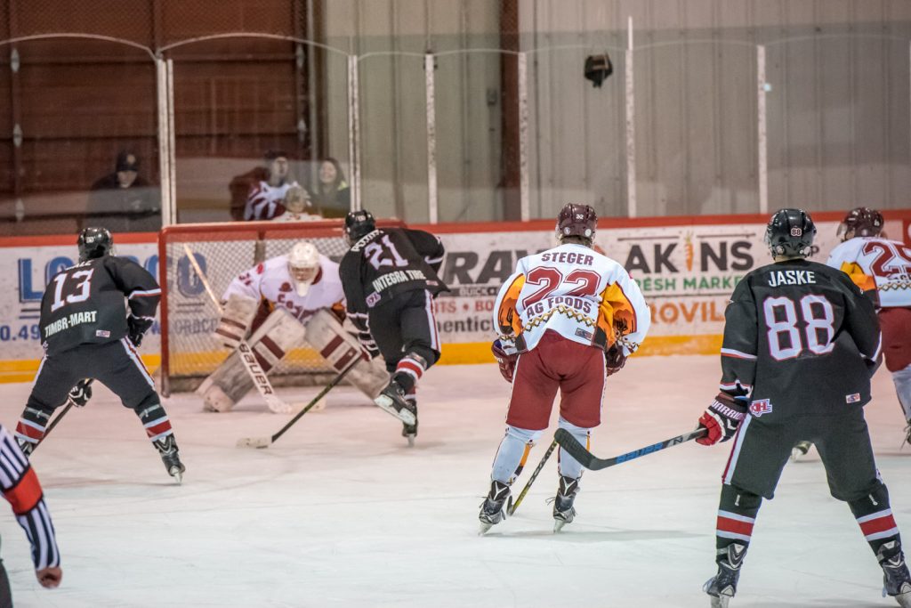 Riley Pettit of the Summerland Steam took an unobstructed shot from close up to score his team's third goal Friday night. The Coyotes had a terrible second period. Though they bounced back in the third period, it wasn't enough to win. (Richard McGuire photo)