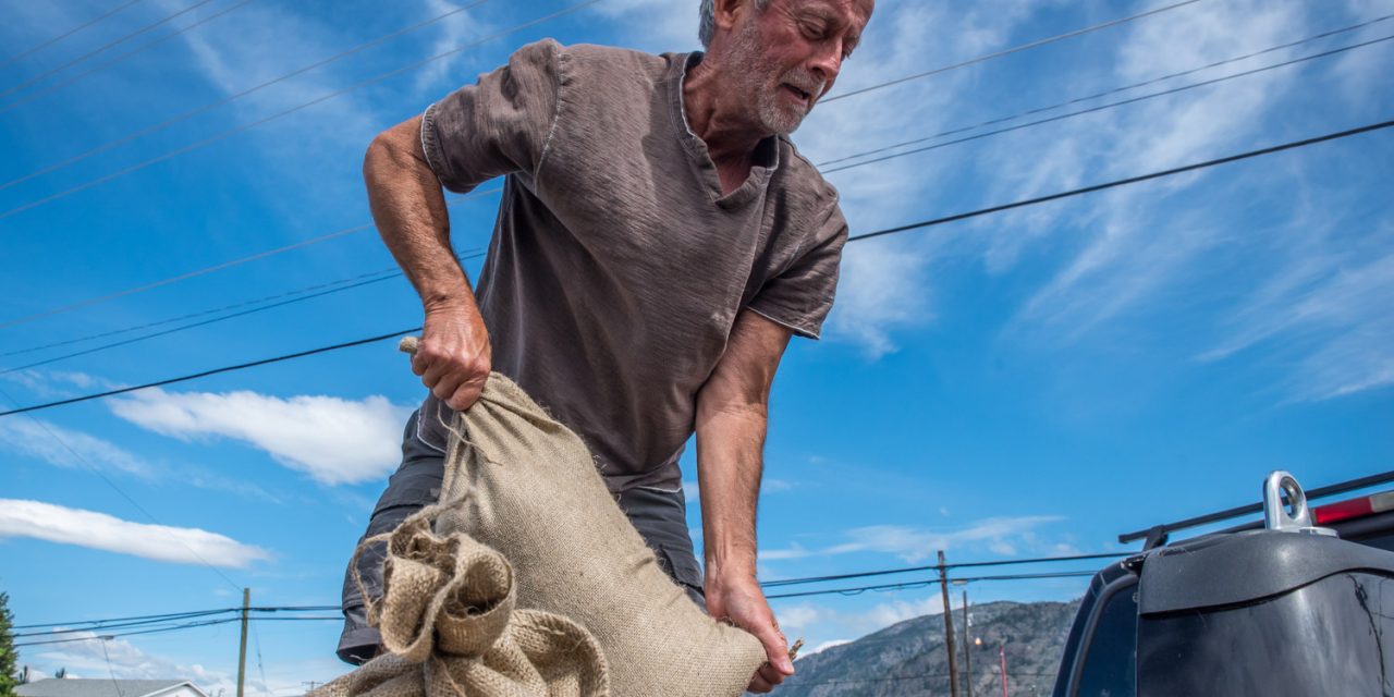 UPDATED: Residents sandbagging as lake passes 914-foot mark
