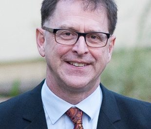 Health Minister Dix willing to consider alternate payment to encourage doctors to work in ER
