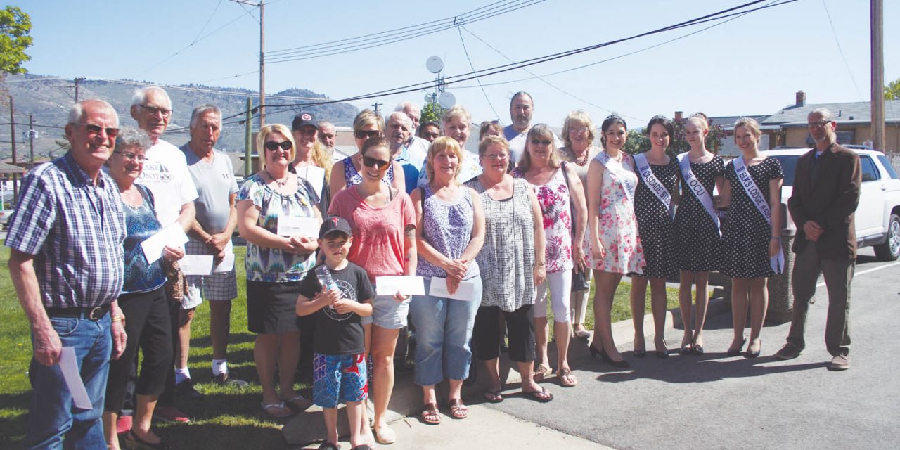 Community groups receive $40,000 in cheques from town