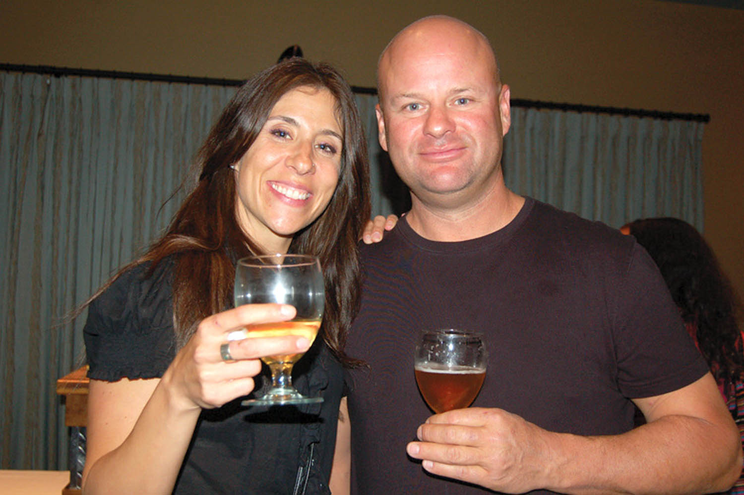 Osoyoos Times senior graphic artist and local soccer mom Ronda Jahn, seen with Steve Wyse of Young and Wyse Winery in Osoyoos. (Erin Christie photo)