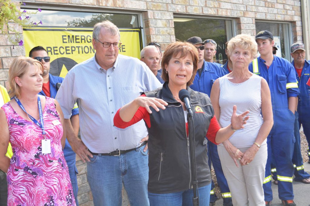 Premier Christy Clark spoke in Oliver Sunday, expressing her thanks to firefighters. From left are Janette Van Vianen, who co-ordinated the Emergency Reception Centre; Steve Thomson, minster of Forests, Lands and Natural Resource Operations; Premier Clark; and Linda Larson, MLA for Boundary-Similkameen. (Lyonel Doherty photo)