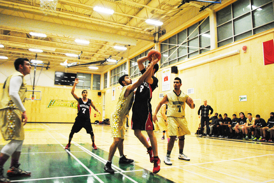 Hornets sting Rattlers in boys basketball game