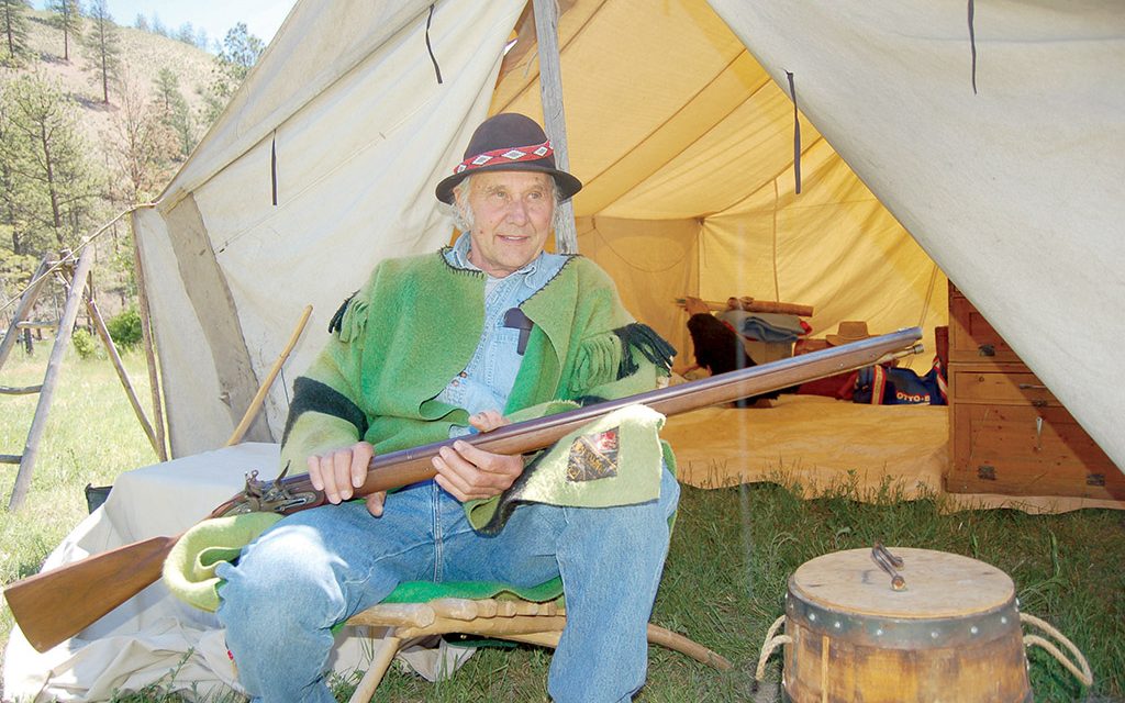 Black powder buffs step back in time in Oliver