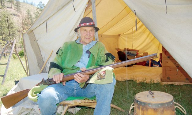 Black powder buffs step back in time in Oliver