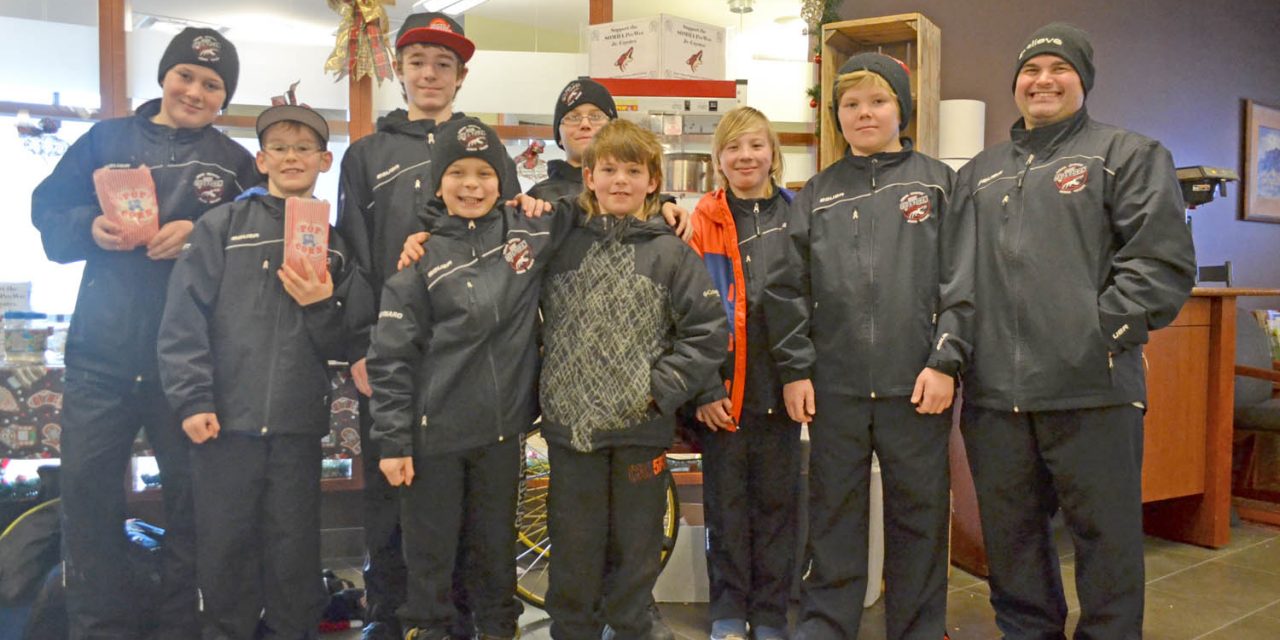 Peewee hockey players give back to the community at unique popcorn fundraiser