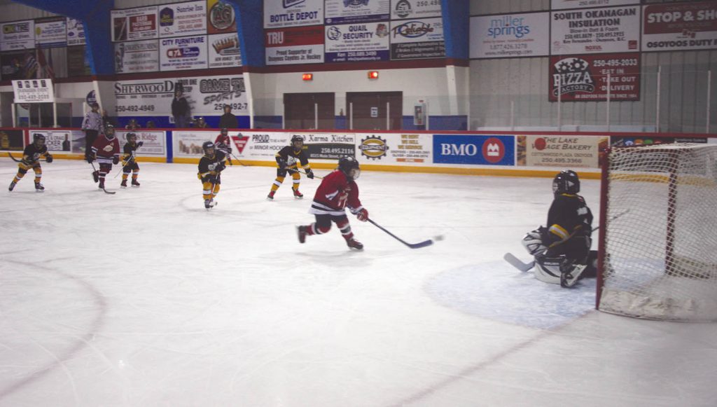 The annual South Okanagan Minor Hockey Association Novice Tournament was a huge success this past weekend as 16 teams competed in the annual tournament that took place from Friday to Sunday at the Sun Bowl Arena in Osoyoos and Oliver Arena. Three local teams competed in the tournament, including the SOMHA Red Rockets, Storm Troopers and Black Dragons. In action above, the Red Rockets played a terrific game against the Vernon Snipers on Friday afternoon at the Sun Bowl Arena. Players from all 16 teams not only enjoyed great hockey action on the ice, but they also participated in a huge tournament banquet held Saturday evening at the Greenside Grill Restaurant at the Osoyoos Golf Club. (Keith Lacey photo)