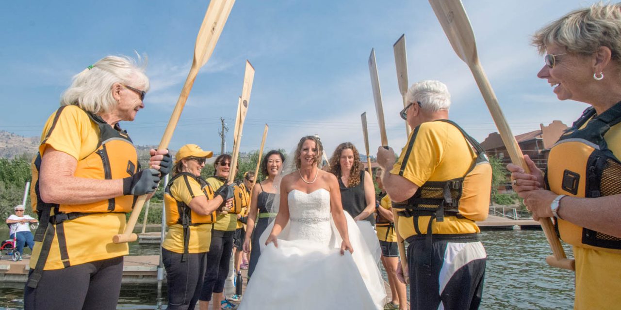 Bride surprises groom by arriving on dragon boat