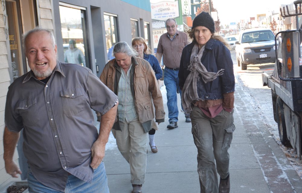 Local extras film scenes with Cage