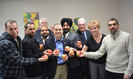 Agriculture minister meets with local growers to discuss industry strategy