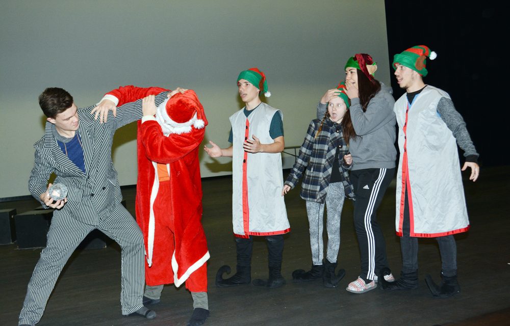 Drama students bring chaos to Christmas