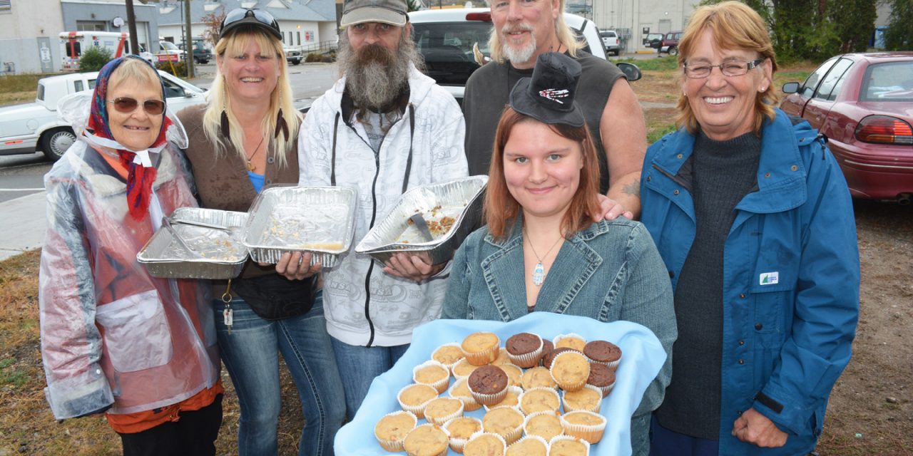 Quinta Ferreira donates 25-pound turkey to food bank