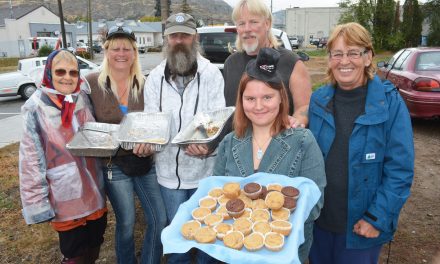 Quinta Ferreira donates 25-pound turkey to food bank