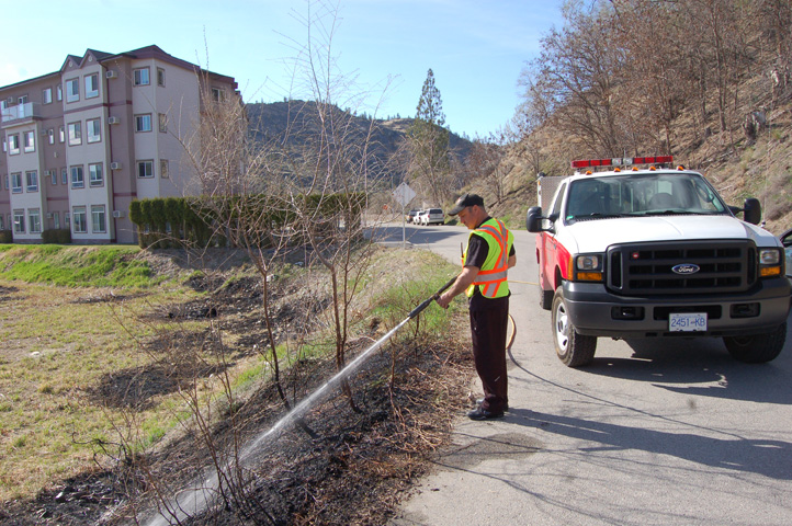Small grass fire extinguished north of Oliver