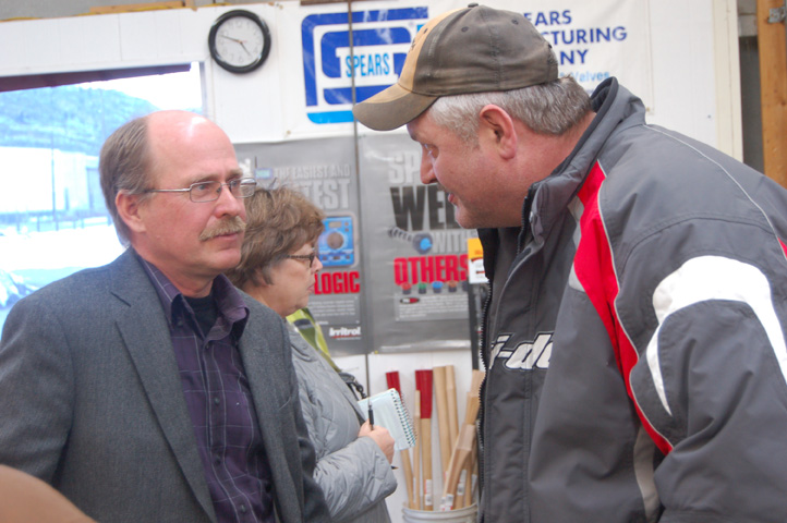 Sign owners unite to challenge regional district