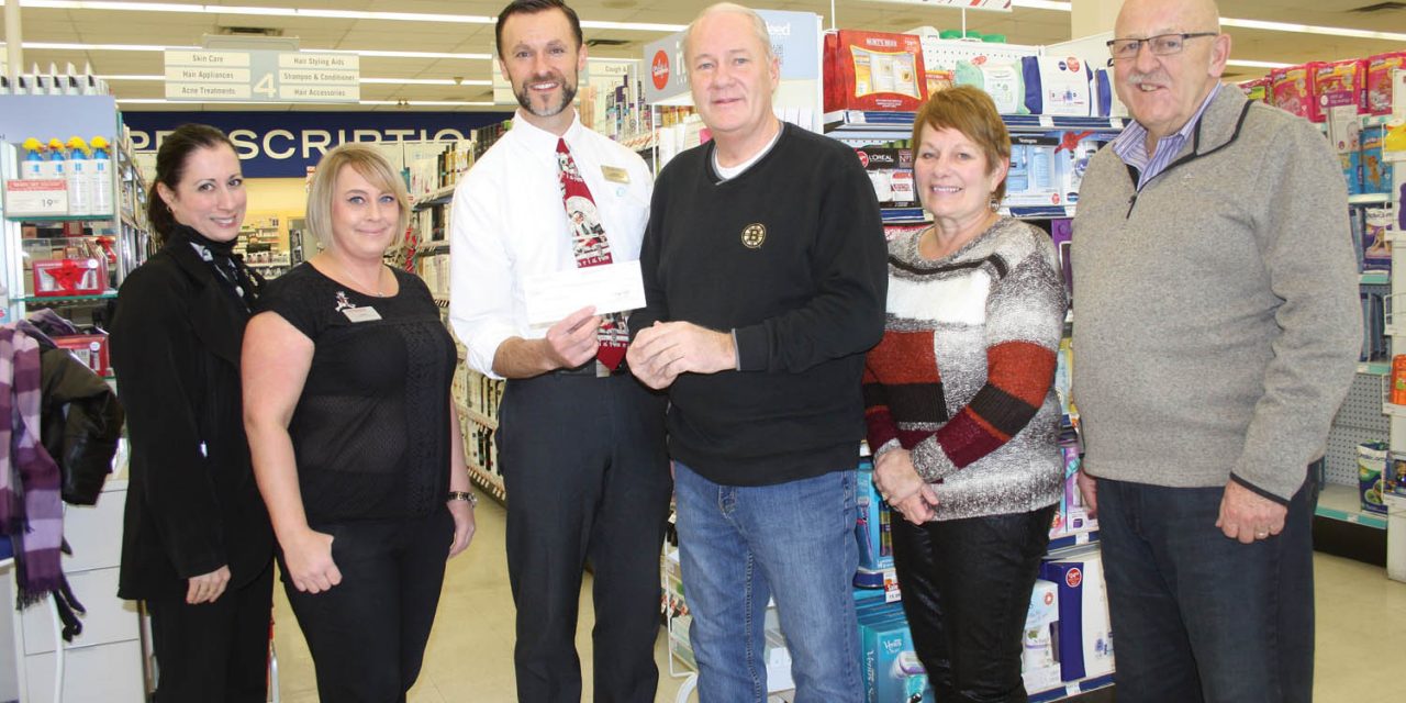 Shoppers Drug Mart presents cheque to Desert Valley Hospice Society