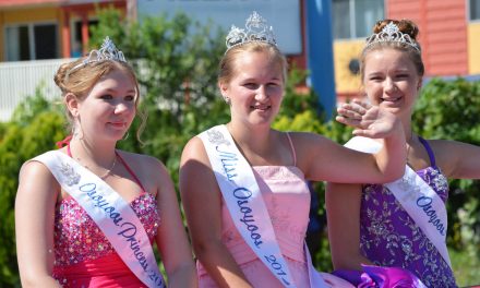 Osoyoos Royalty parades in Oliver