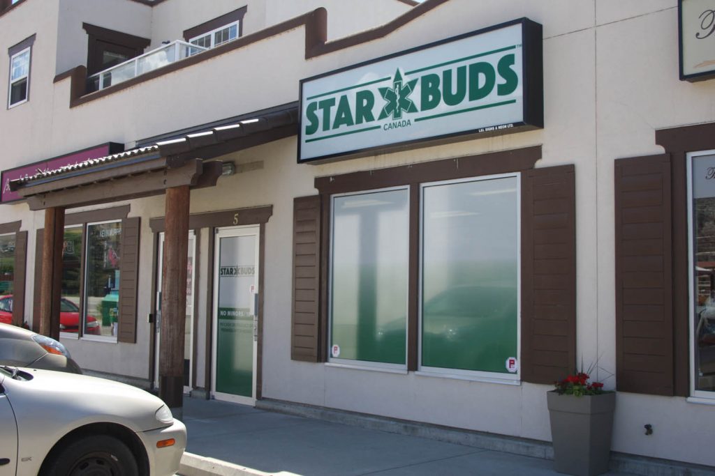 Star Buds has been ordered by the town to close its doors two days opening. The store in the Cottonwood Plaza intended to sell medical marijuana products. (Keith Lacey photo)