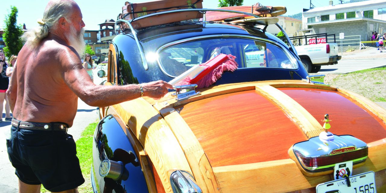 1946 Chrysler ‘Woodie’ steals the show at this year’s Cactus Jalopies show and shine