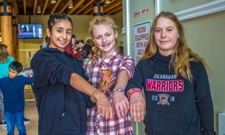 Elementary students spread kindness with bracelets