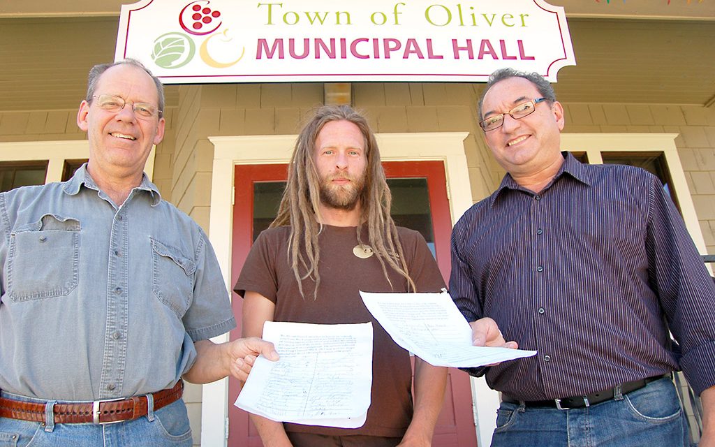 Bylaw officer felt pressured to leave job