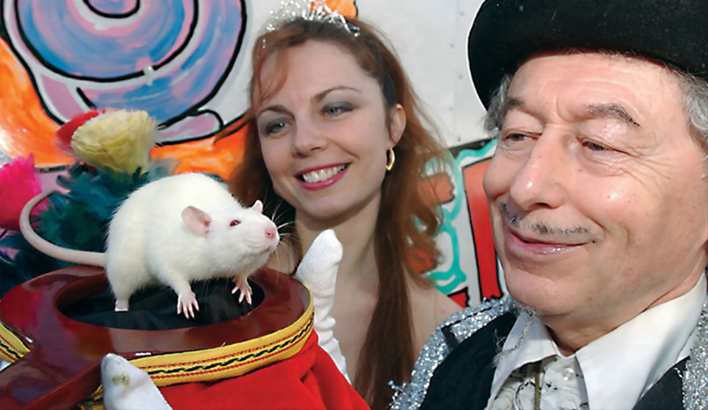 Travelling magicians perform in Oliver